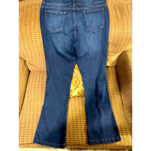 Stretchy Bootcut Jeans - Picture 3 of 3